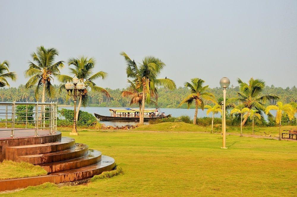 Lake Palace Trivandrum Vettutura Exterior foto